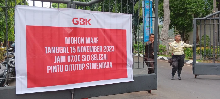 Akses Masuk GBK Ditutup...