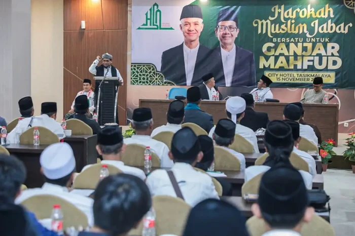 Dukung Ganjar-Mahfud,...