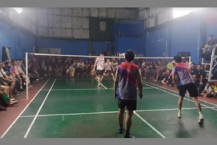 Warga Antusias Saksikan...