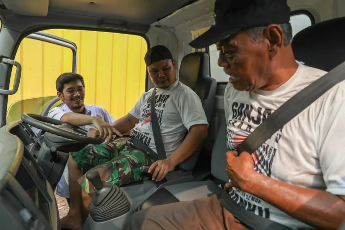 Cegah Kecelakaan, Relawan...