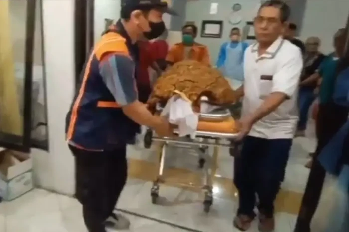 KA Probowangi Tabrak...