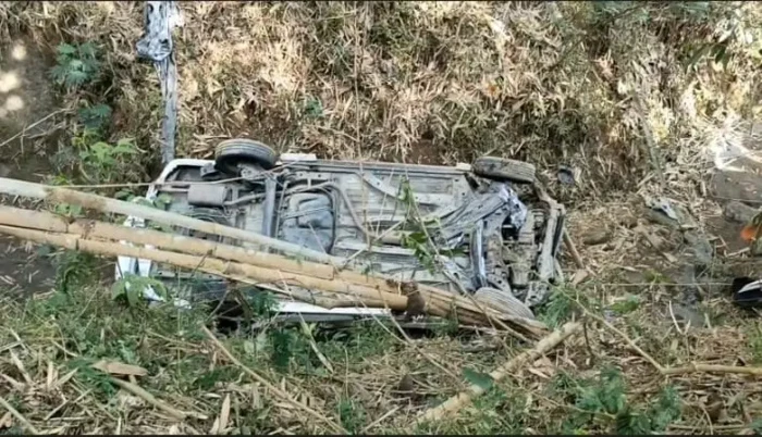 Minibus Terjun ke Jurang...