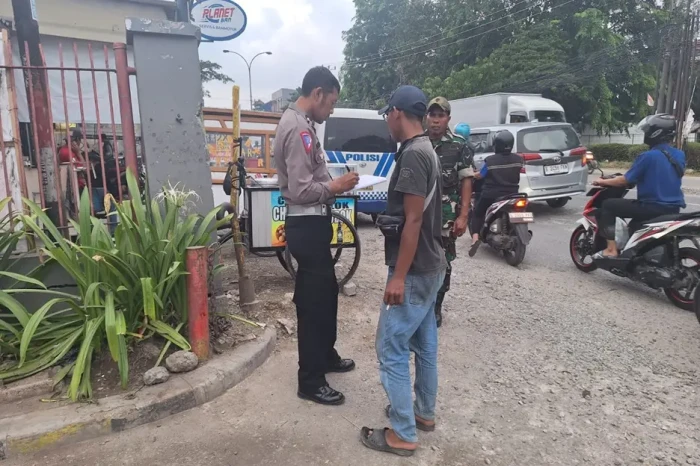 Pedagang Buah di Bekasi...