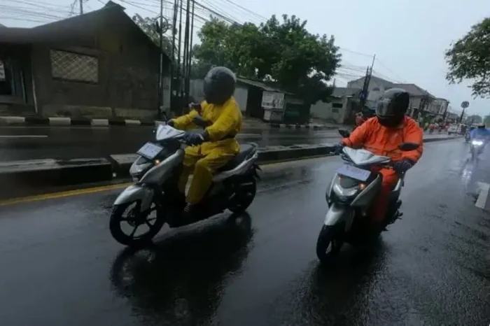 Bahaya Mengendarai Sepeda...