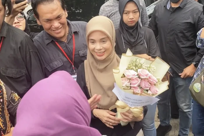 Hadiri Peringatan Hari...