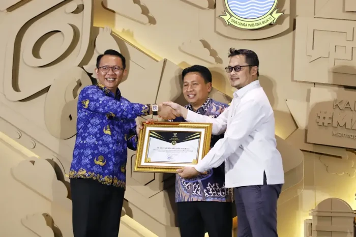 Kabupaten Bekasi Raih...