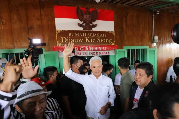Ganjar Kunjungi Rumah...