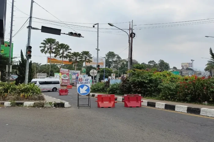 Siang Ini, Lalin Jalur...