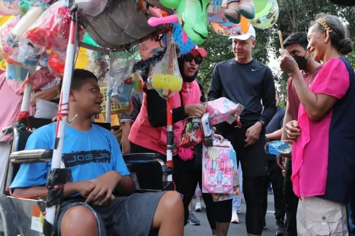 Ganjar Pranowo Kunjungi...