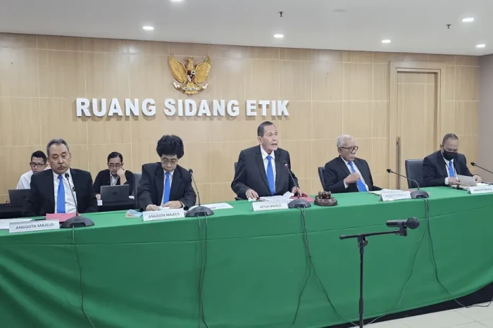 Firli Bahuri Disanksi...