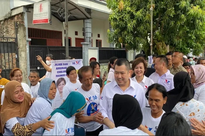 Hary Tanoesoedibjo Hadiri...