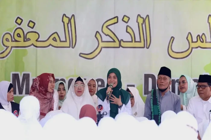 Sapa Emak-Emak, Siti...