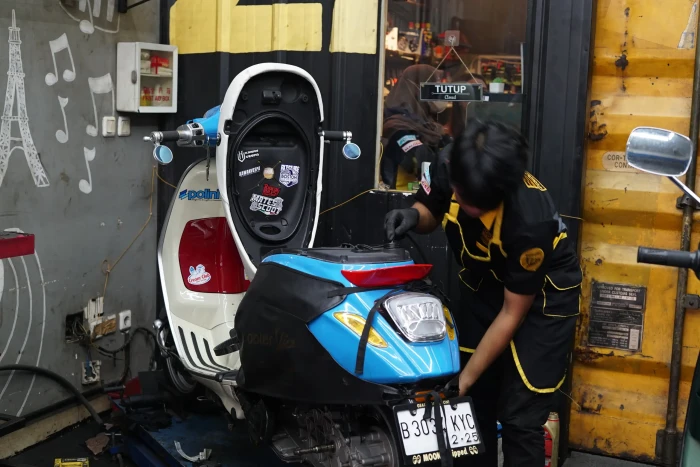 Gaya Balap Retro ala...