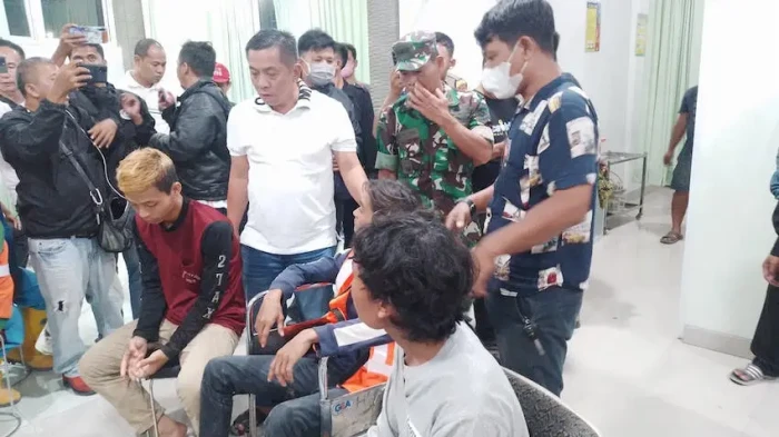 140 Warga Karawang Keracunan...