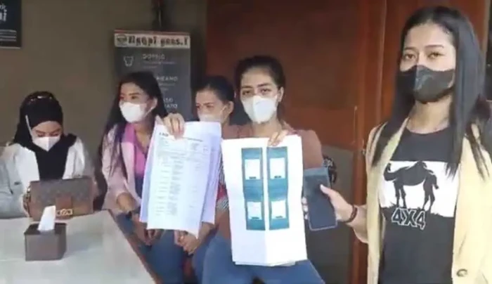 Puluhan Wanita Cantik...