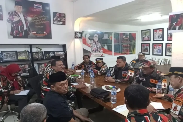 Tolak Pemakzulan Jokowi,...
