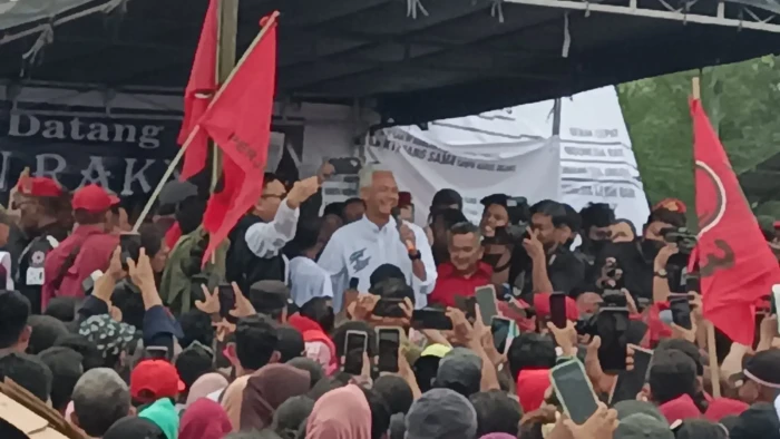 Di Hadapan Nelayan Medan,...