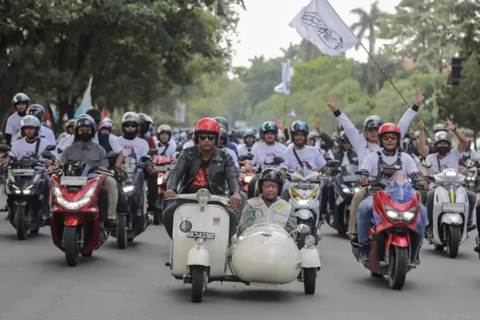 Keseruan Mahfud MD Dibonceng...