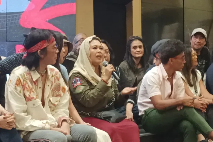 Didukung Slank, Yenny...