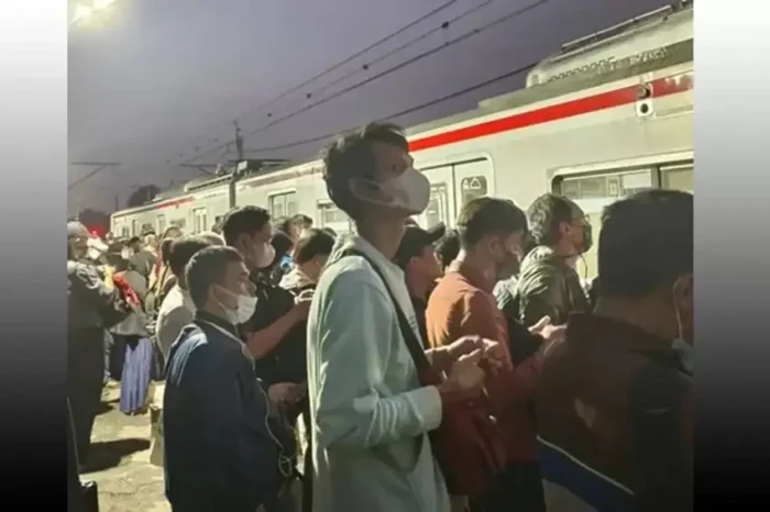 KRL Tanah Abang-Rangkasbitung...