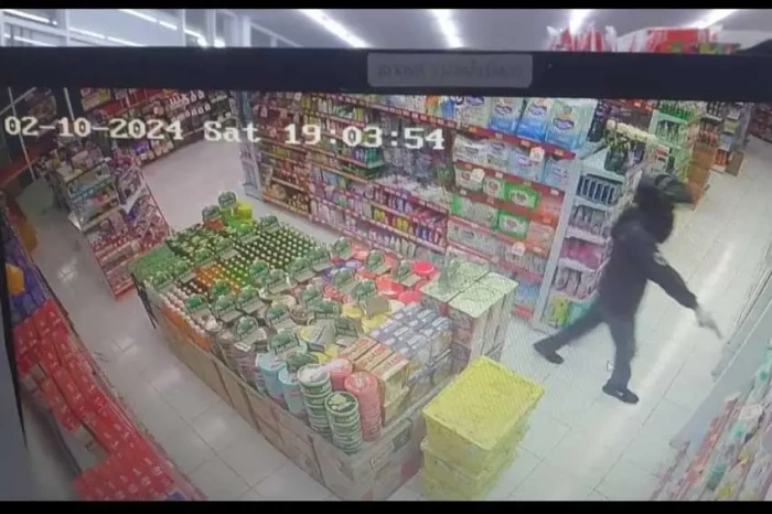 Perampok Bersenpi Satroni...