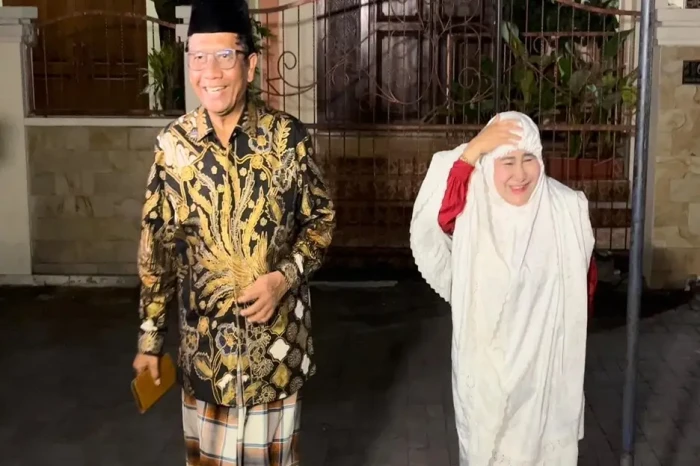 Mahfud MD Salat Subuh...