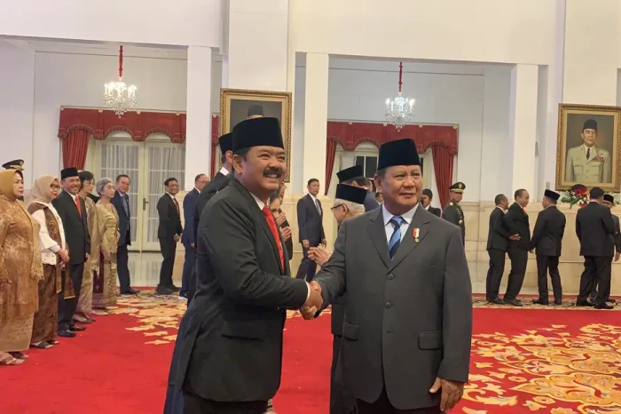 Resmi Jabat Menko Polhukam,...