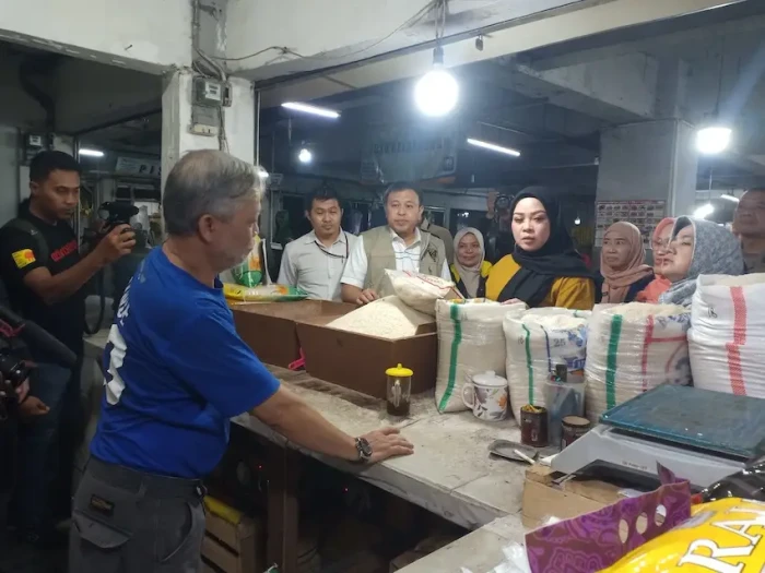 Beras Langka dan Mahal,...