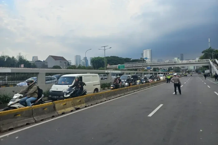 Unjuk Rasa di Gedung...