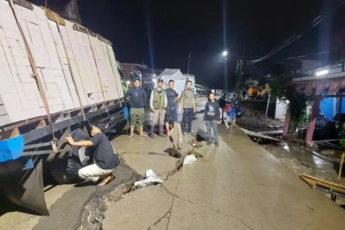Sejumlah Rumah Rusak...
