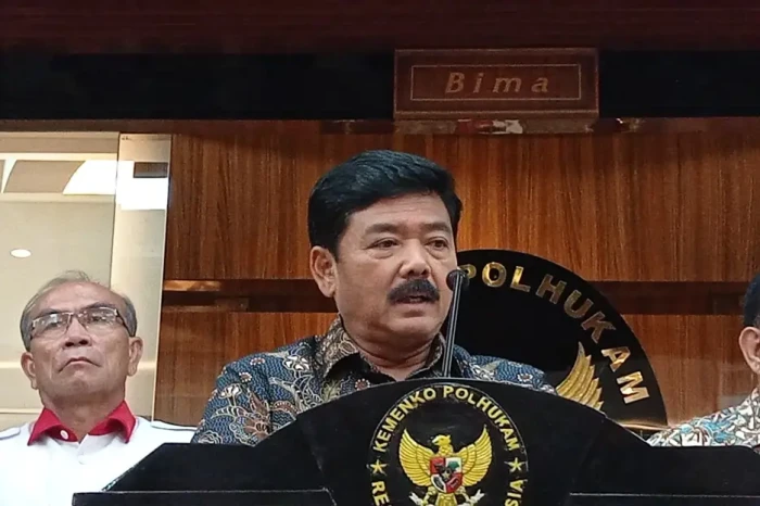 Menko Hadi Sebut Sengketa...