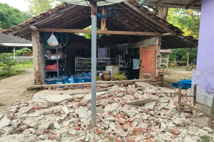 59 Rumah Rusak Akibat...