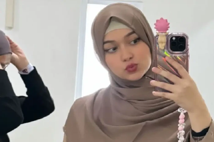 Dihujat Kenakan Hijab,...