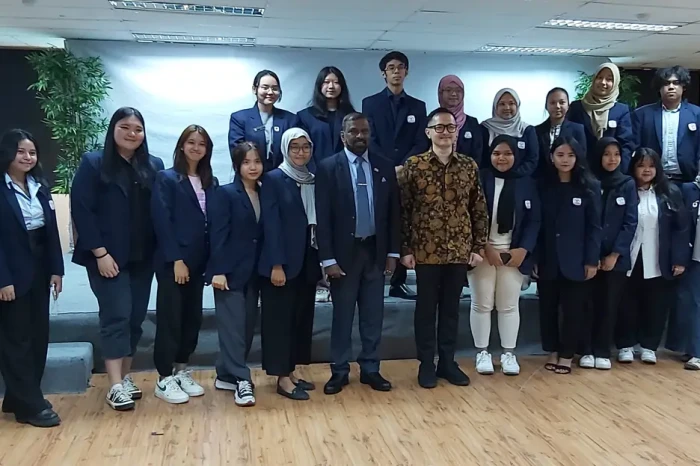 Kuliah Tamu di Presuniv,...