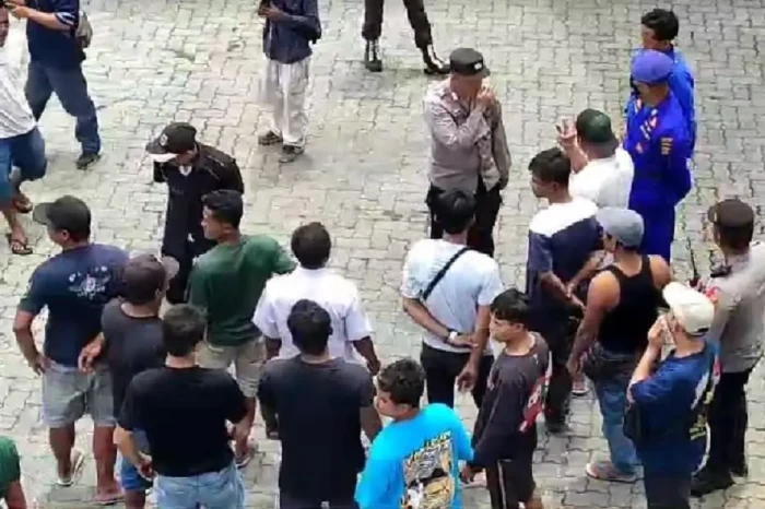 Truk Tak Kunjung Masuk...