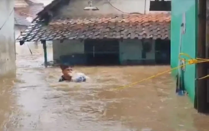 Banjir Pasuruan Renggut...