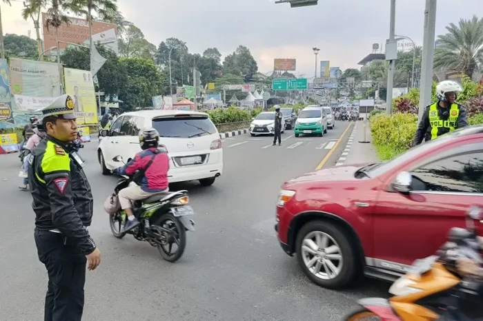 Lalu Lintas Jalur Puncak...
