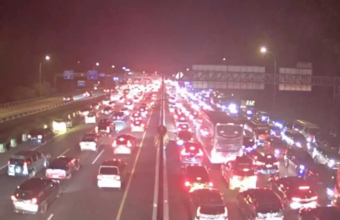 Tol Jakarta-Cikampek...