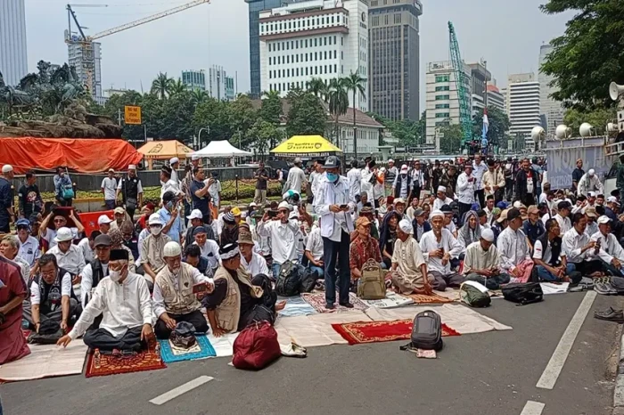 Massa Demo Tolak Pemilu...