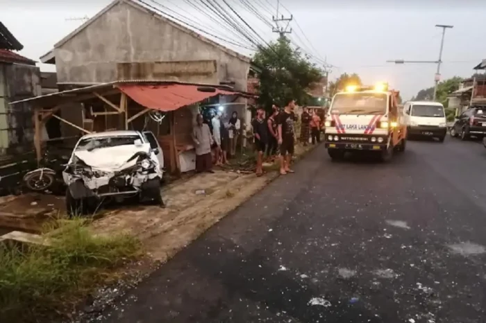 Daihatsu Sigra Tabrakan...