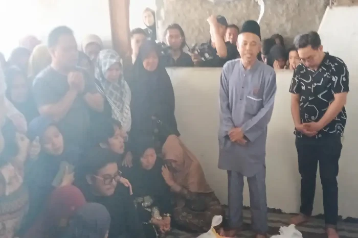 3 Jenazah Siswa SMK...