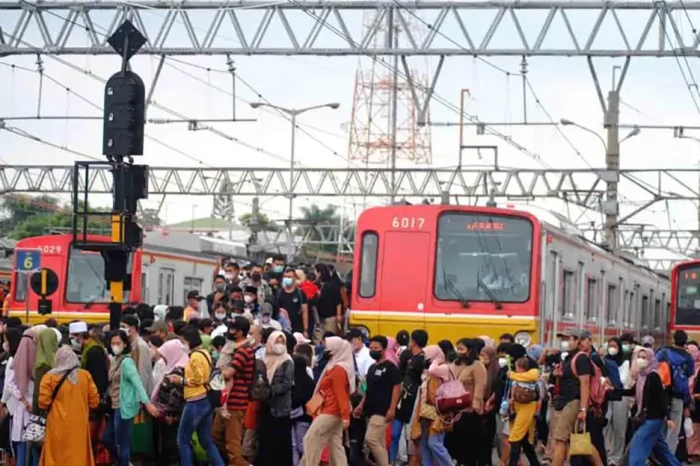 Long Weekend, 2,5 Juta...