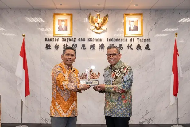 Perkuat Kerja Sama dengan...