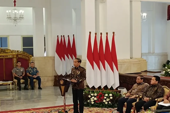 Jokowi Larang Kementerian...