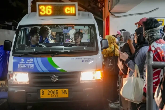 Transjakarta Uji Coba...