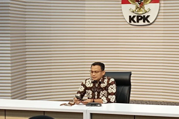 Geledah 7 Lokasi di...