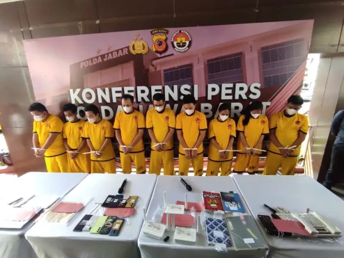 Sindikat Penipu Gasak...