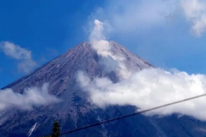 Gunung Semeru Mengamuk!...