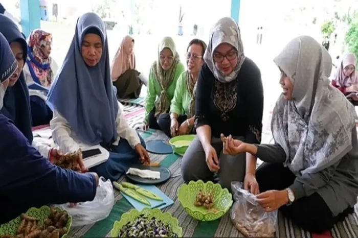 Dosen Ubaya Beri Pelatihan...