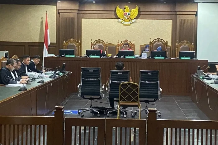 SYL Beri Uang Firli...